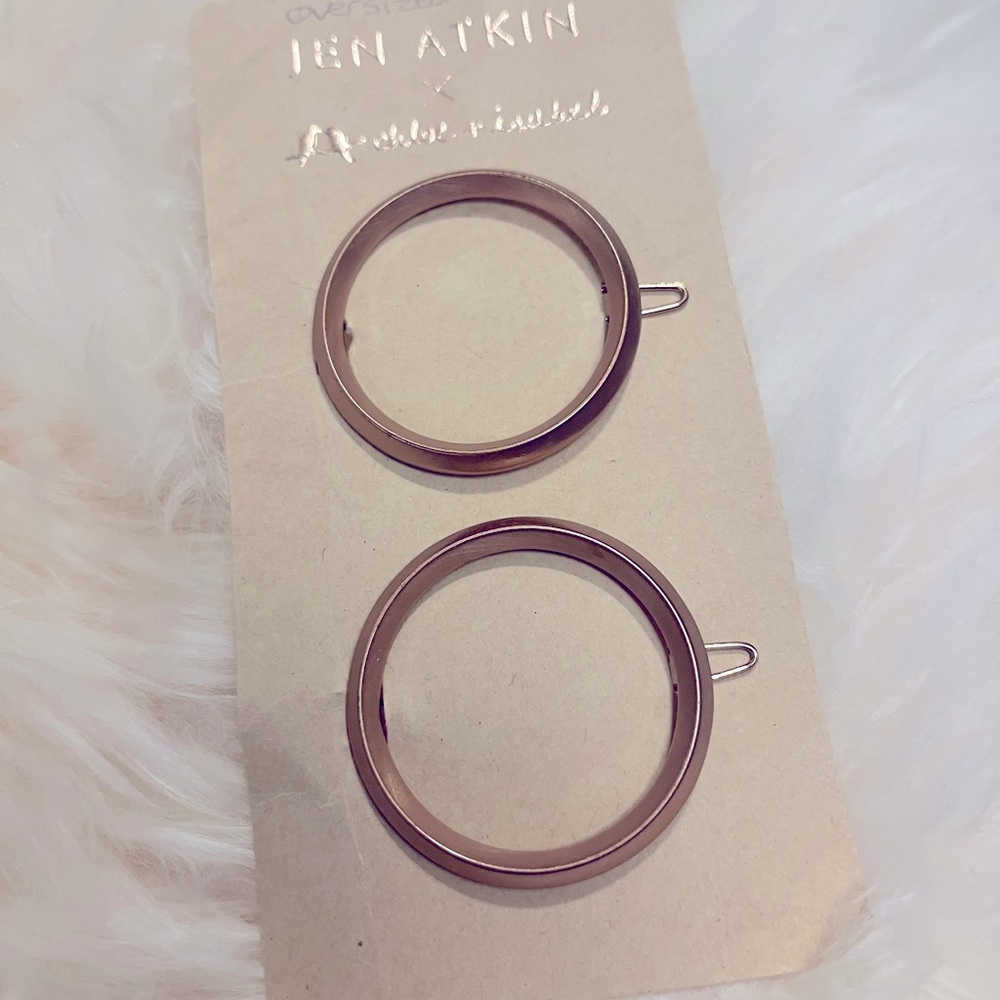 Oversized Circle Clip
